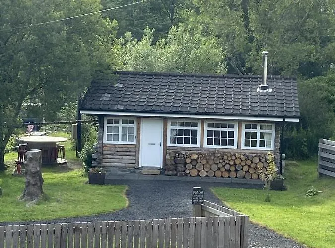 Pine Cabin, Strathyre. A Cosy Escape From It All.