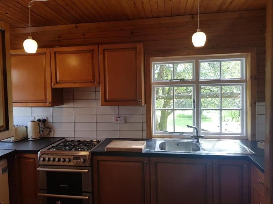 Pine Cabin, Strathyre. A Cosy Escape From It All. Holiday home *