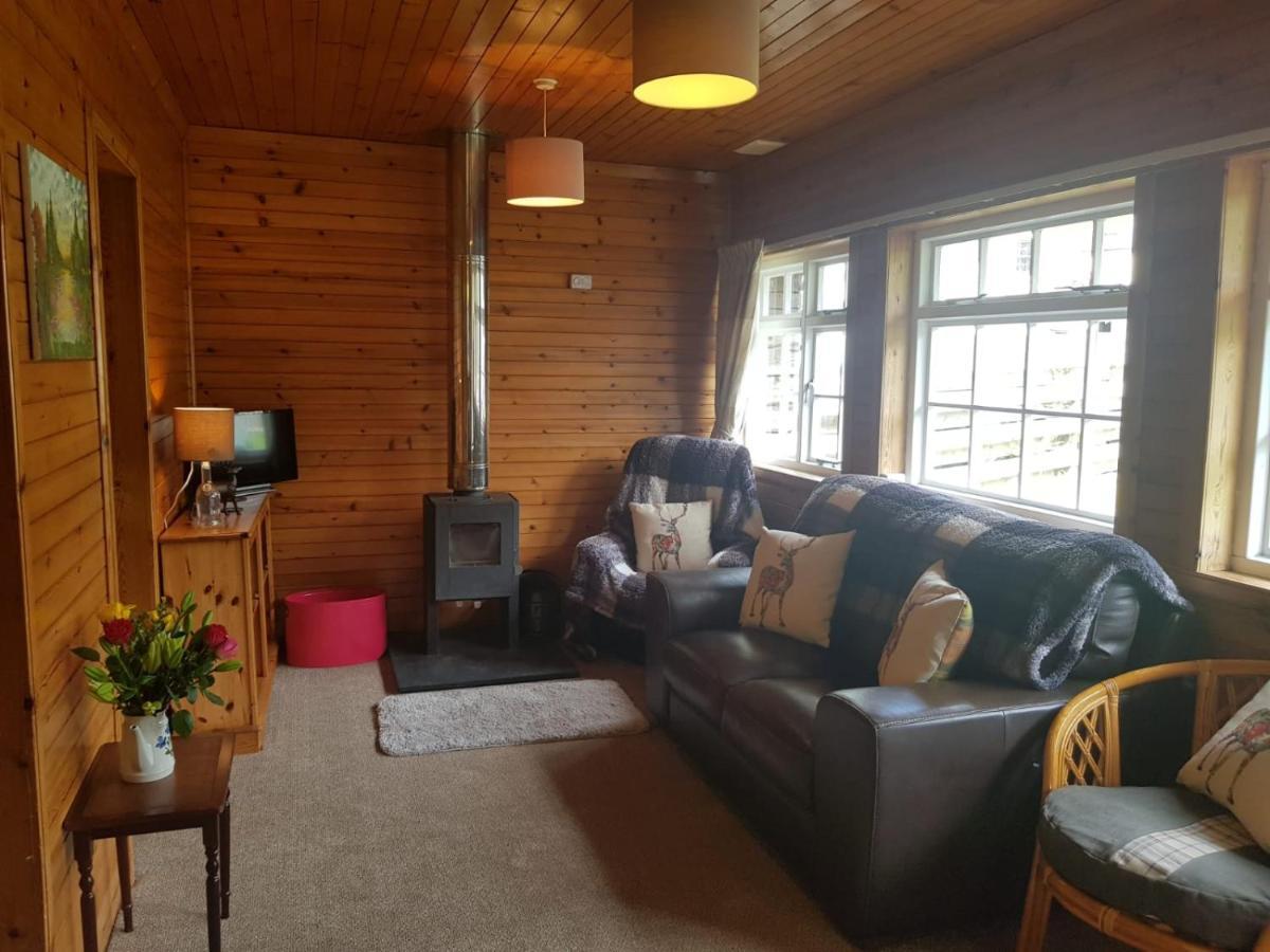 Holiday home Pine Cabin, Strathyre. A Cosy Escape From It All. Strathyre