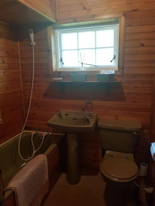 Дом отдыха Pine Cabin, Strathyre. A Cosy Escape From It All. *