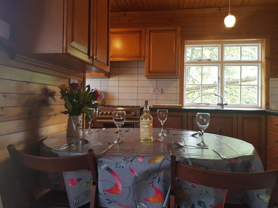 Pine Cabin, Strathyre. A Cosy Escape From It All. Strathyre